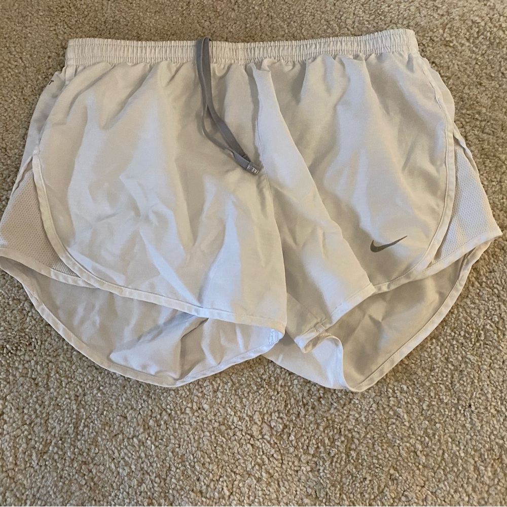 Nike — women’s small white Nike athletic running shorts